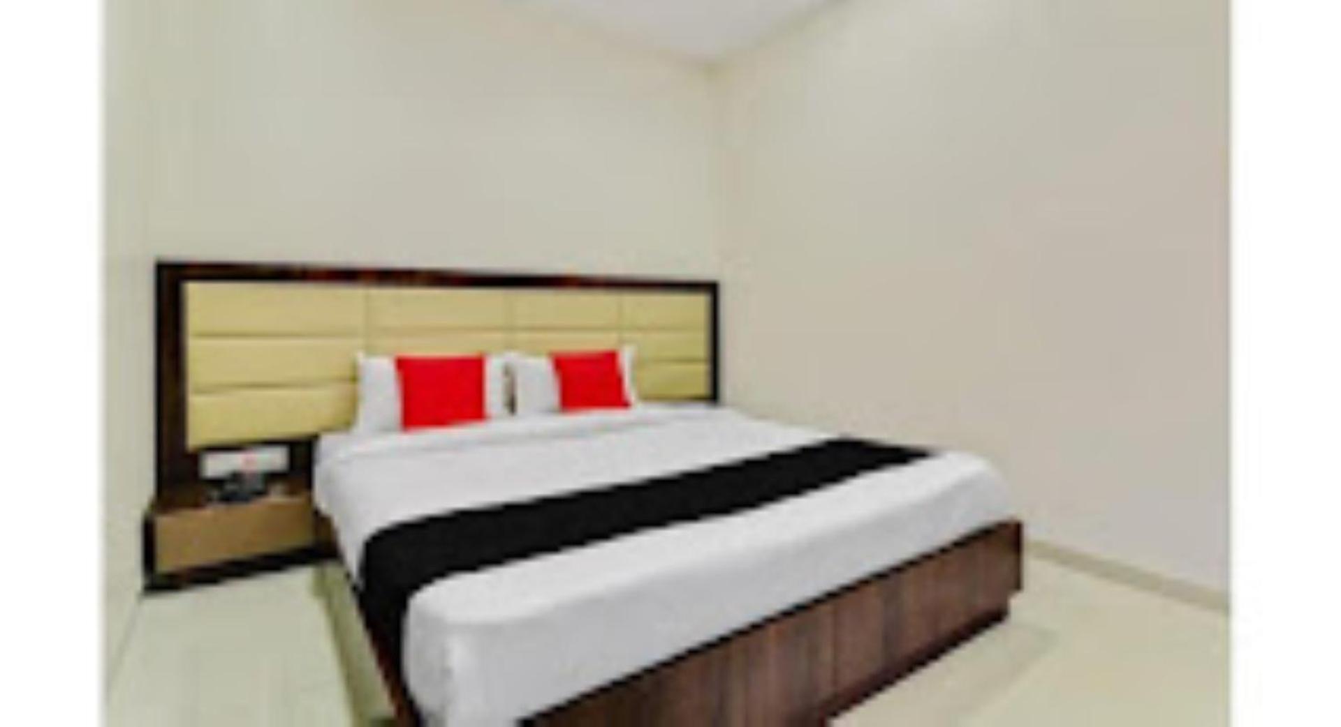 Hotel Pritam Palace , Dhule Exterior photo